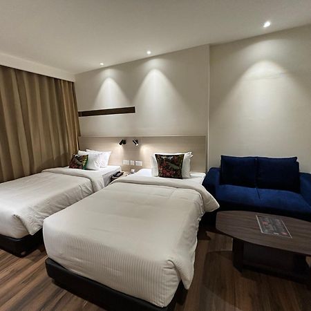 Presidency Airport Hotel Kochi エクステリア 写真