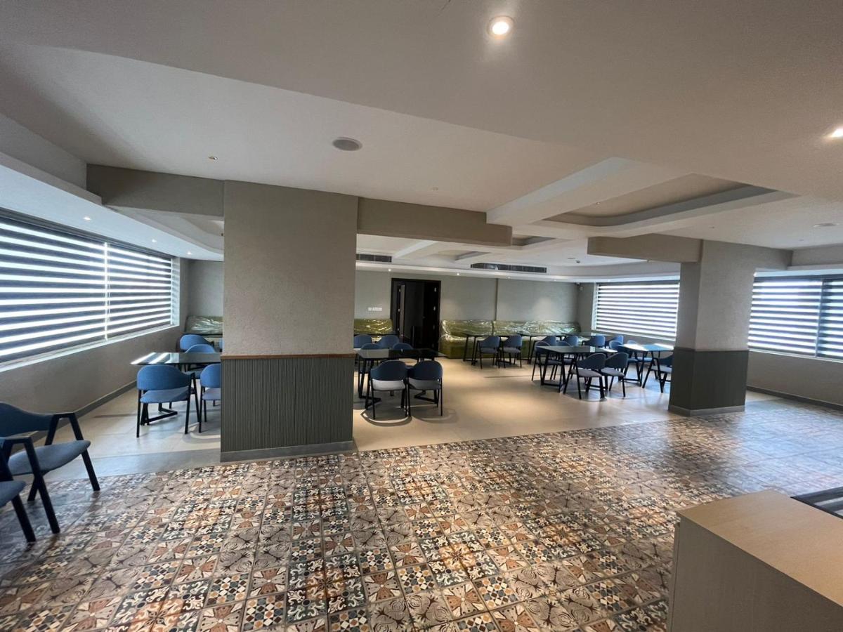 Presidency Airport Hotel Kochi エクステリア 写真