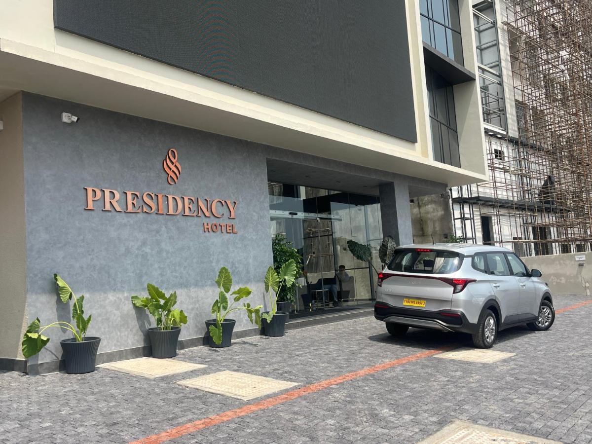 Presidency Airport Hotel Kochi エクステリア 写真