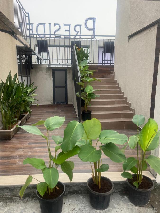 Presidency Airport Hotel Kochi エクステリア 写真