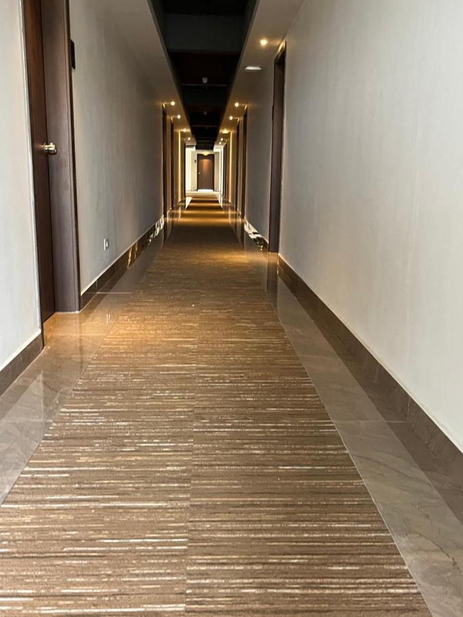 Presidency Airport Hotel Kochi エクステリア 写真