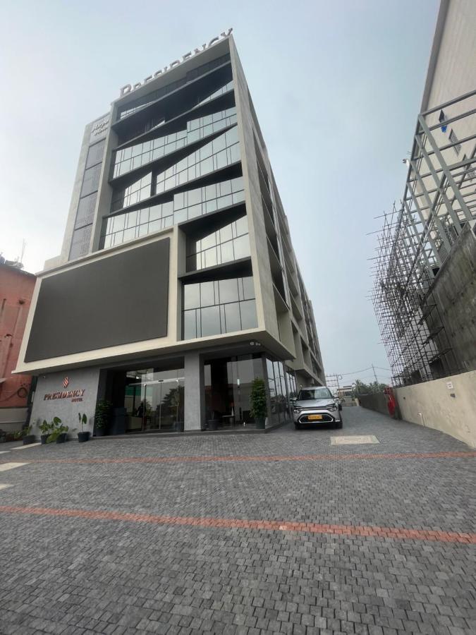 Presidency Airport Hotel Kochi エクステリア 写真