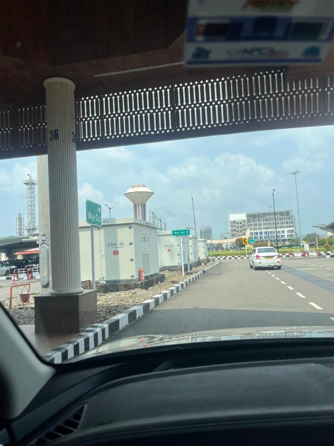 Presidency Airport Hotel Kochi エクステリア 写真