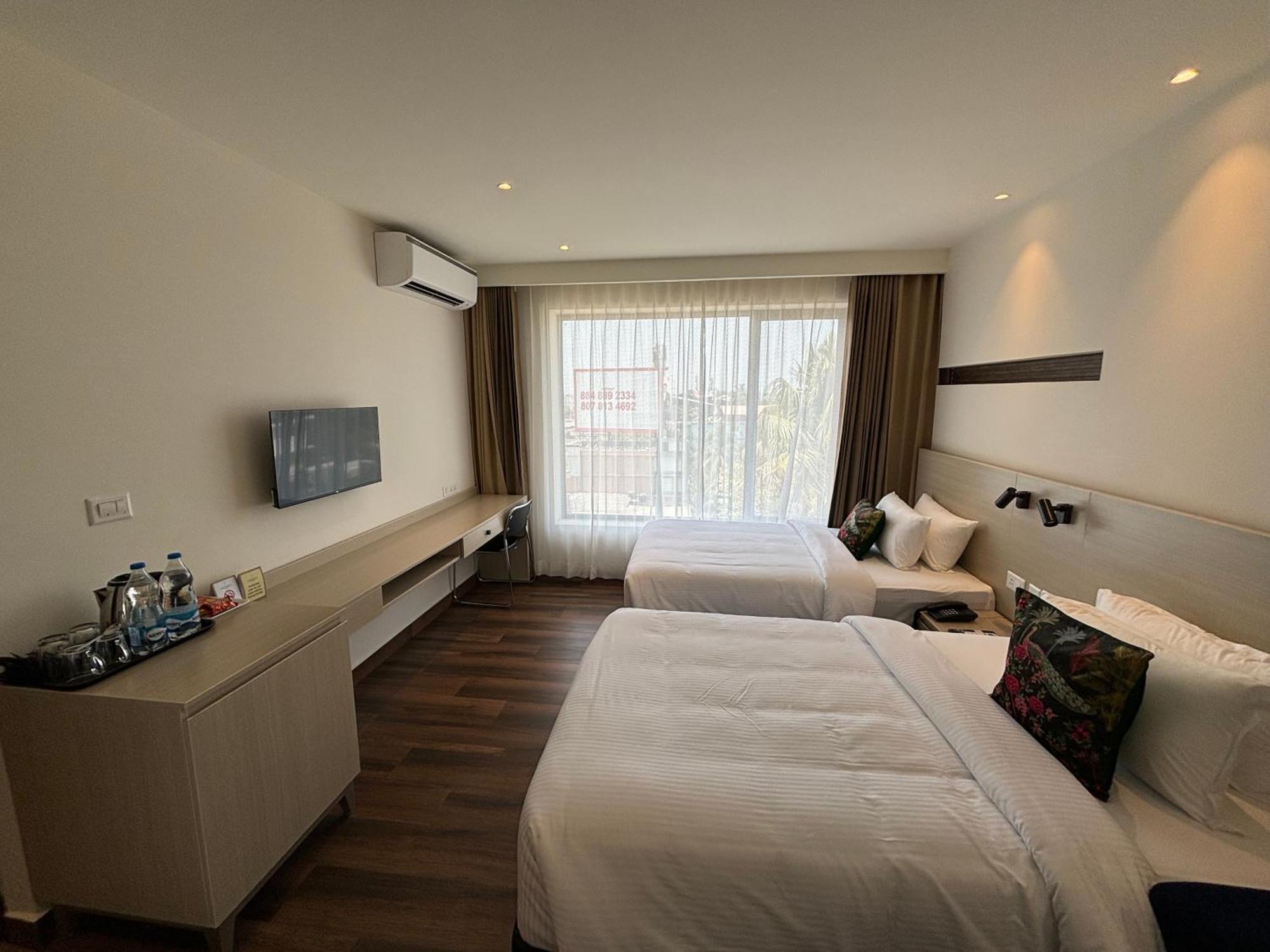 Presidency Airport Hotel Kochi エクステリア 写真