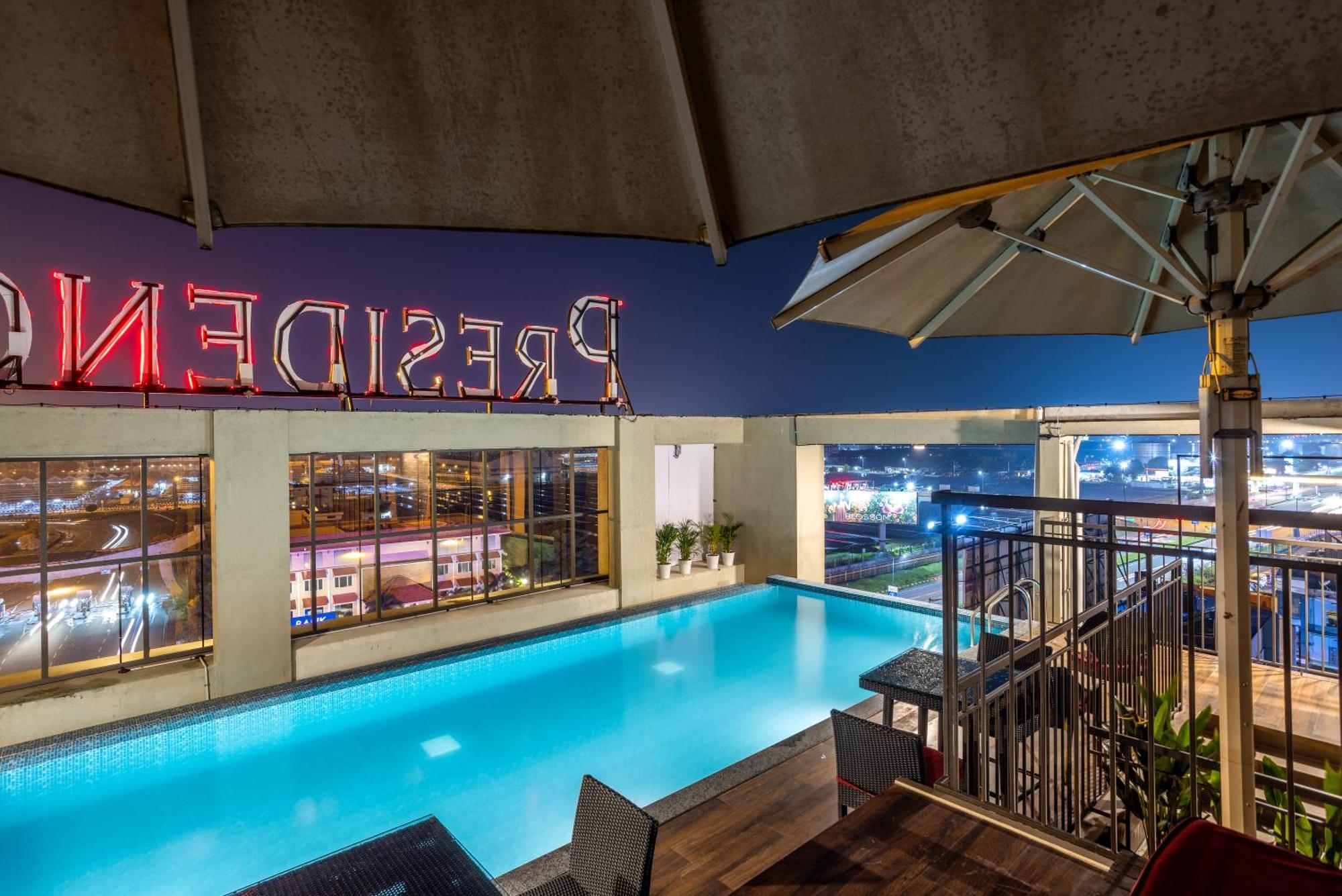 Presidency Airport Hotel Kochi エクステリア 写真