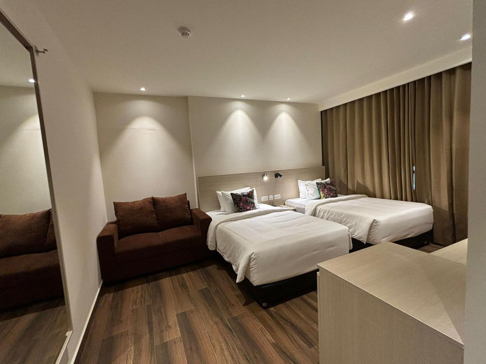 Presidency Airport Hotel Kochi エクステリア 写真