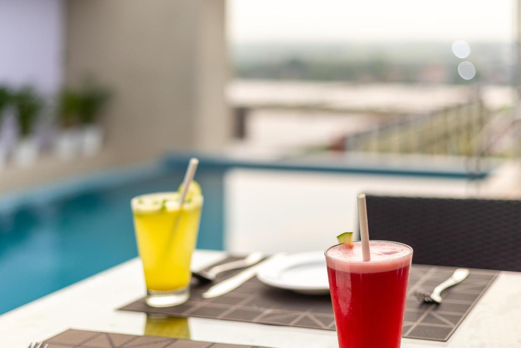 Presidency Airport Hotel Kochi エクステリア 写真