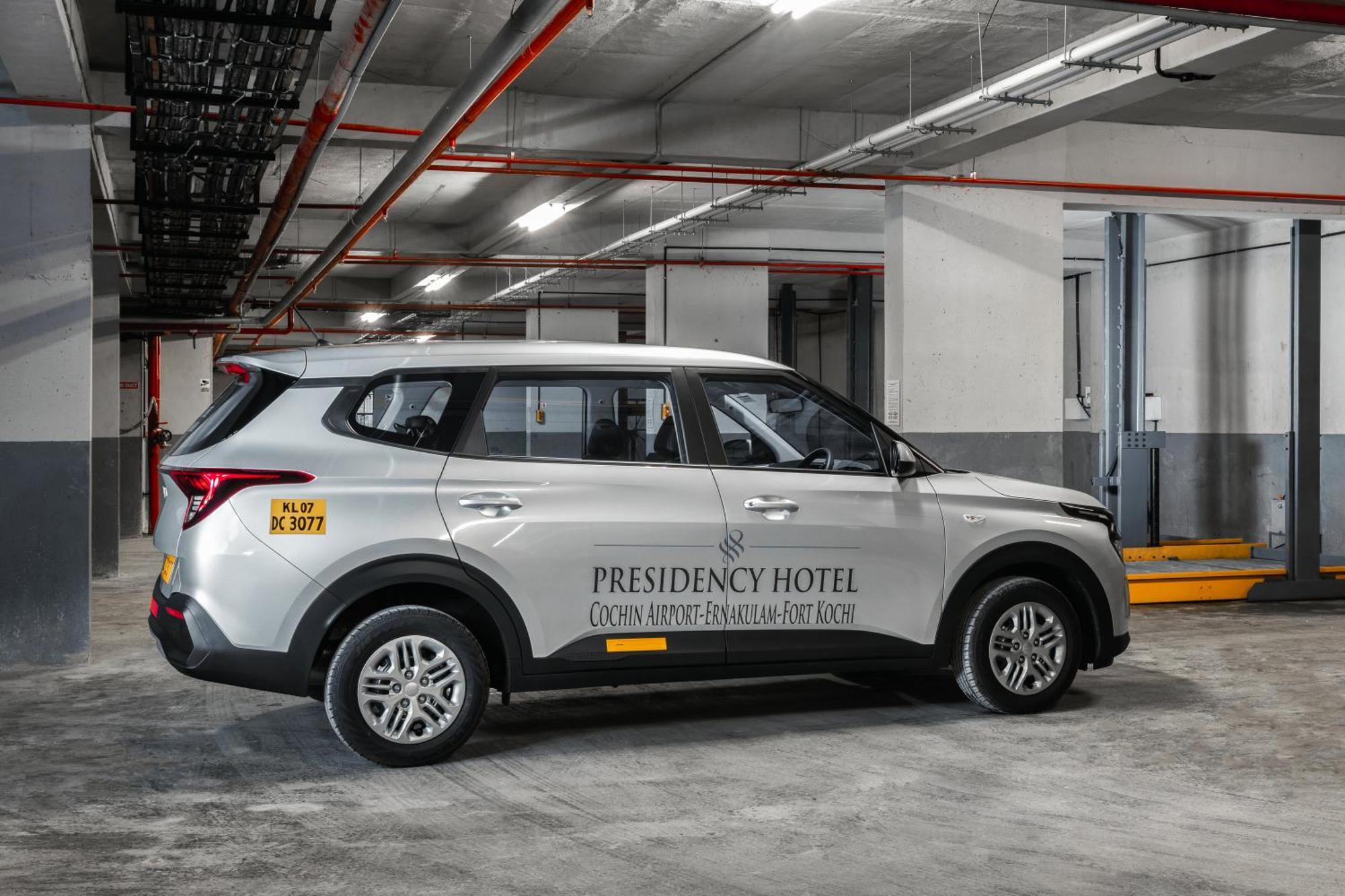 Presidency Airport Hotel Kochi エクステリア 写真