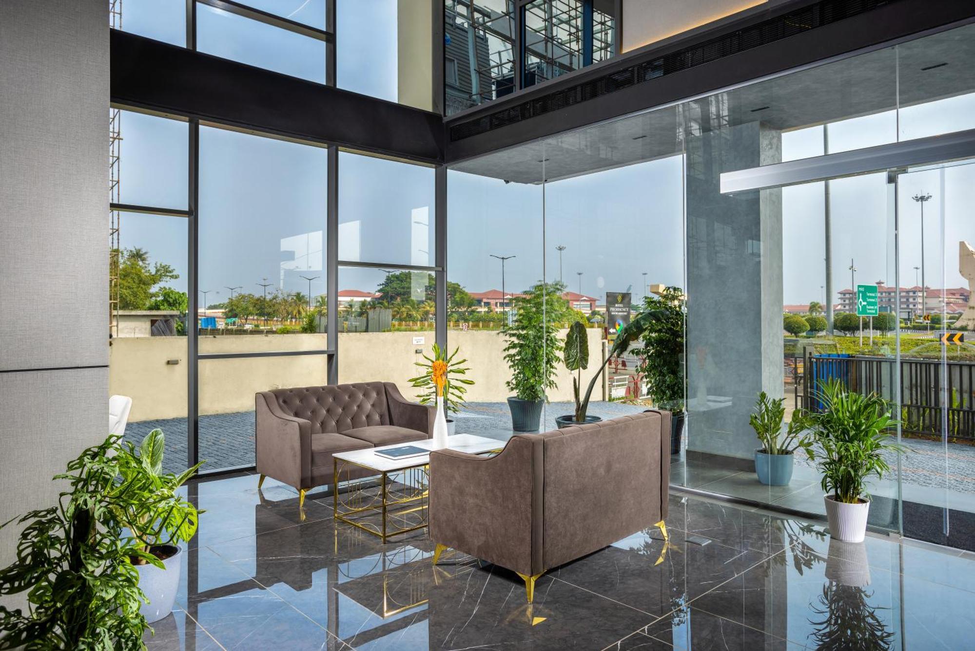 Presidency Airport Hotel Kochi エクステリア 写真