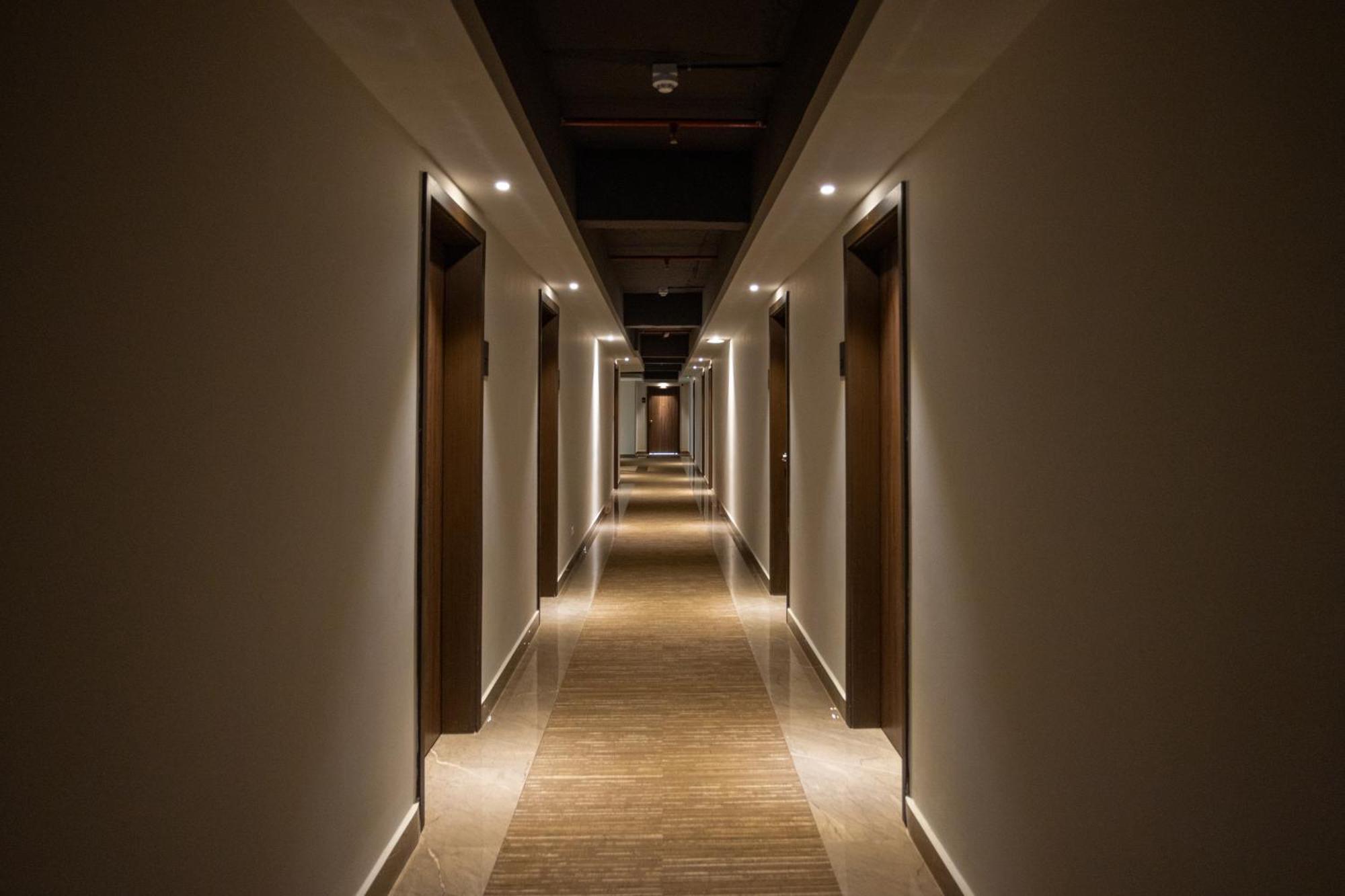 Presidency Airport Hotel Kochi エクステリア 写真