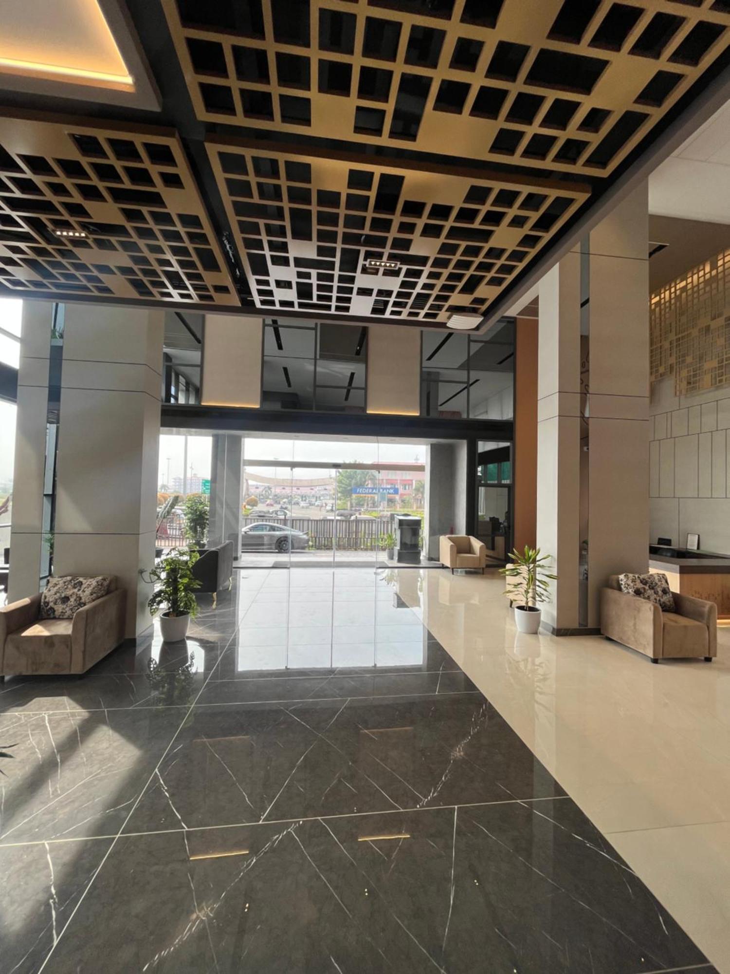 Presidency Airport Hotel Kochi エクステリア 写真