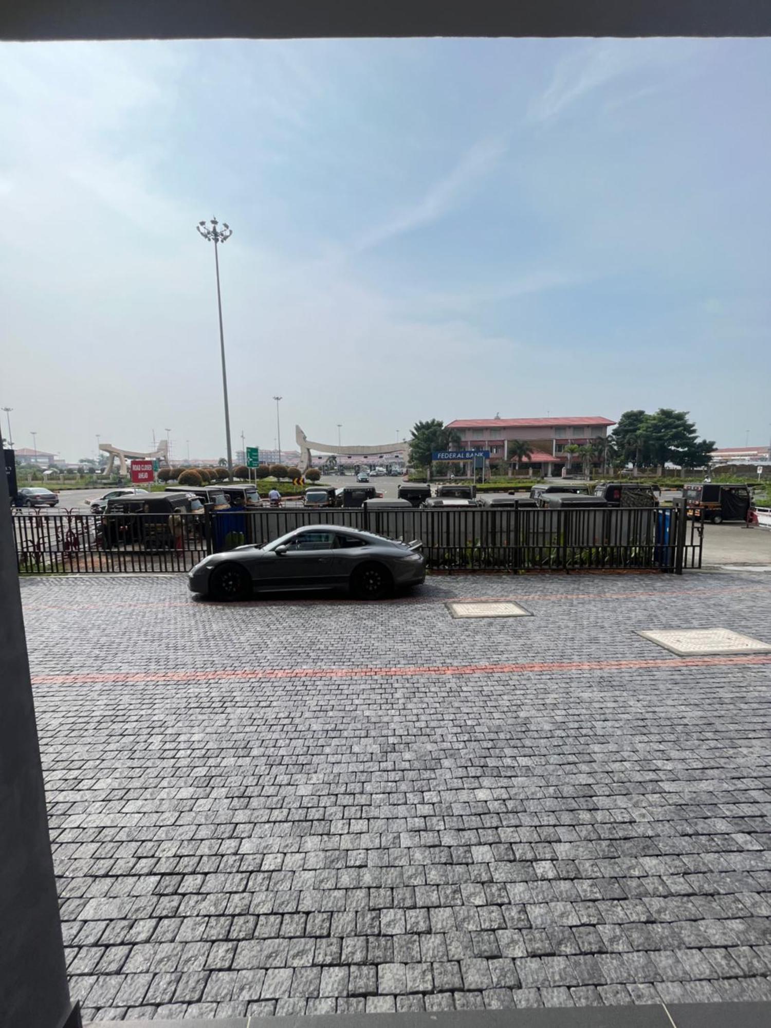 Presidency Airport Hotel Kochi エクステリア 写真