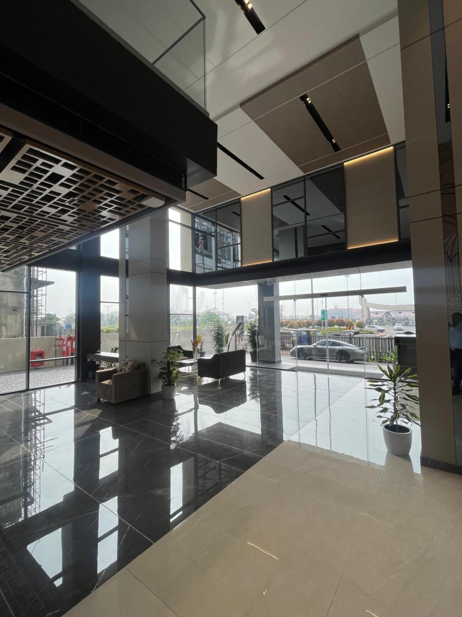 Presidency Airport Hotel Kochi エクステリア 写真